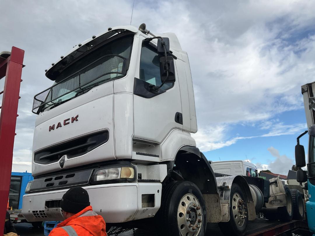 Photo '3' of MACK QANTUM Tipper