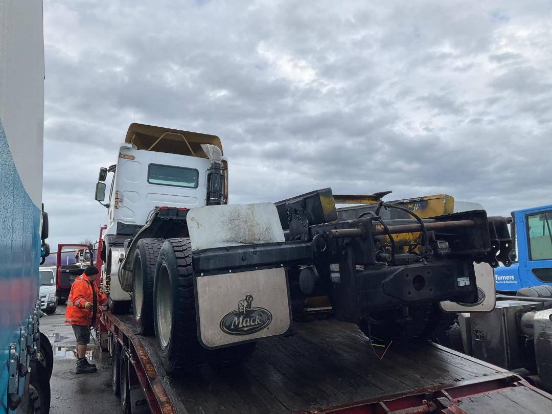 Photo '13' of MACK QANTUM Tipper