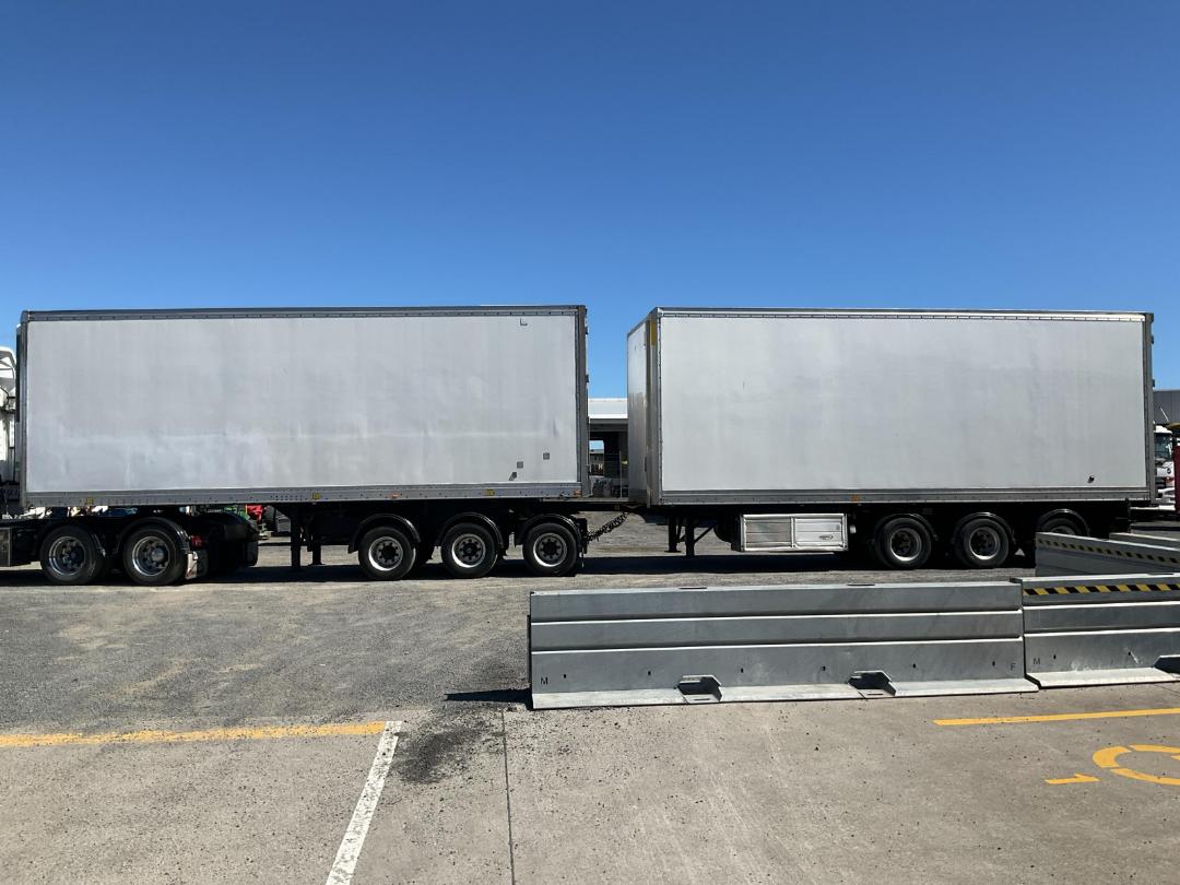 Photo '7' of Maxicube BTrain Curtain/Chiller B-Train