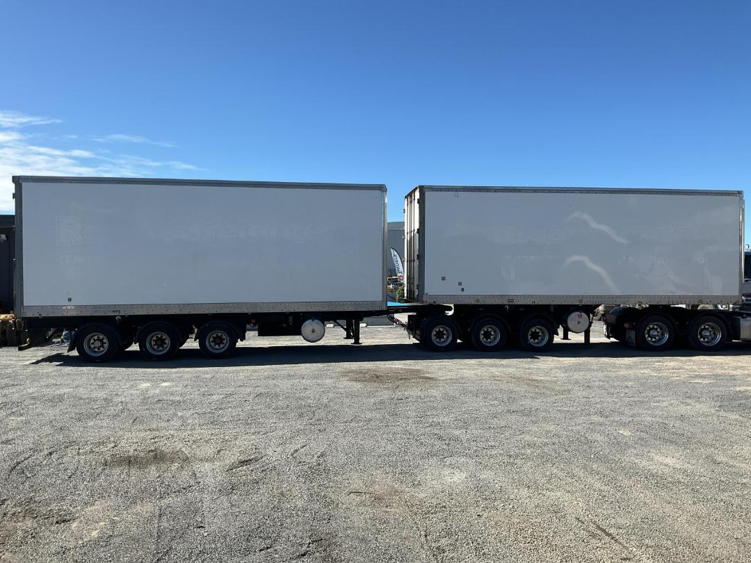 Photo '3' of Maxicube BTrain Curtain/Chiller B-Train