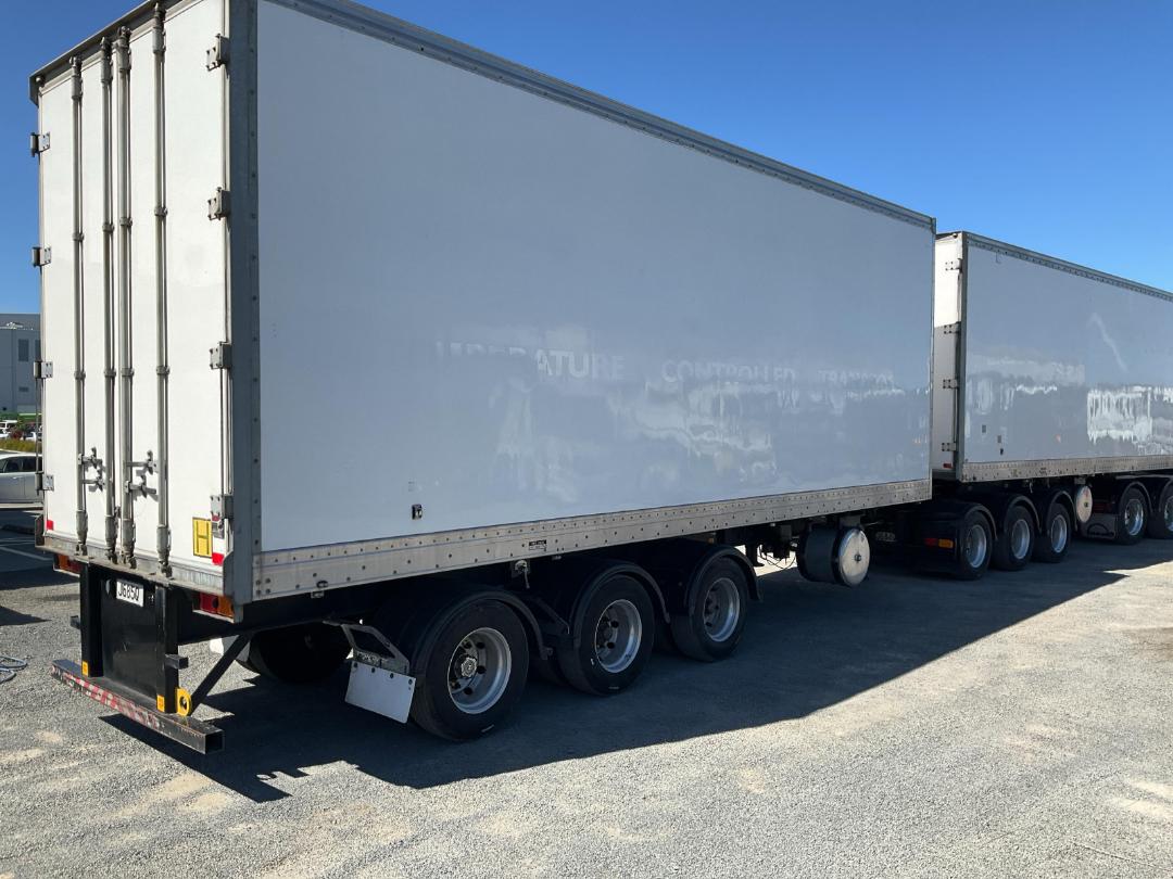 Photo '4' of Maxicube BTrain Curtain/Chiller B-Train