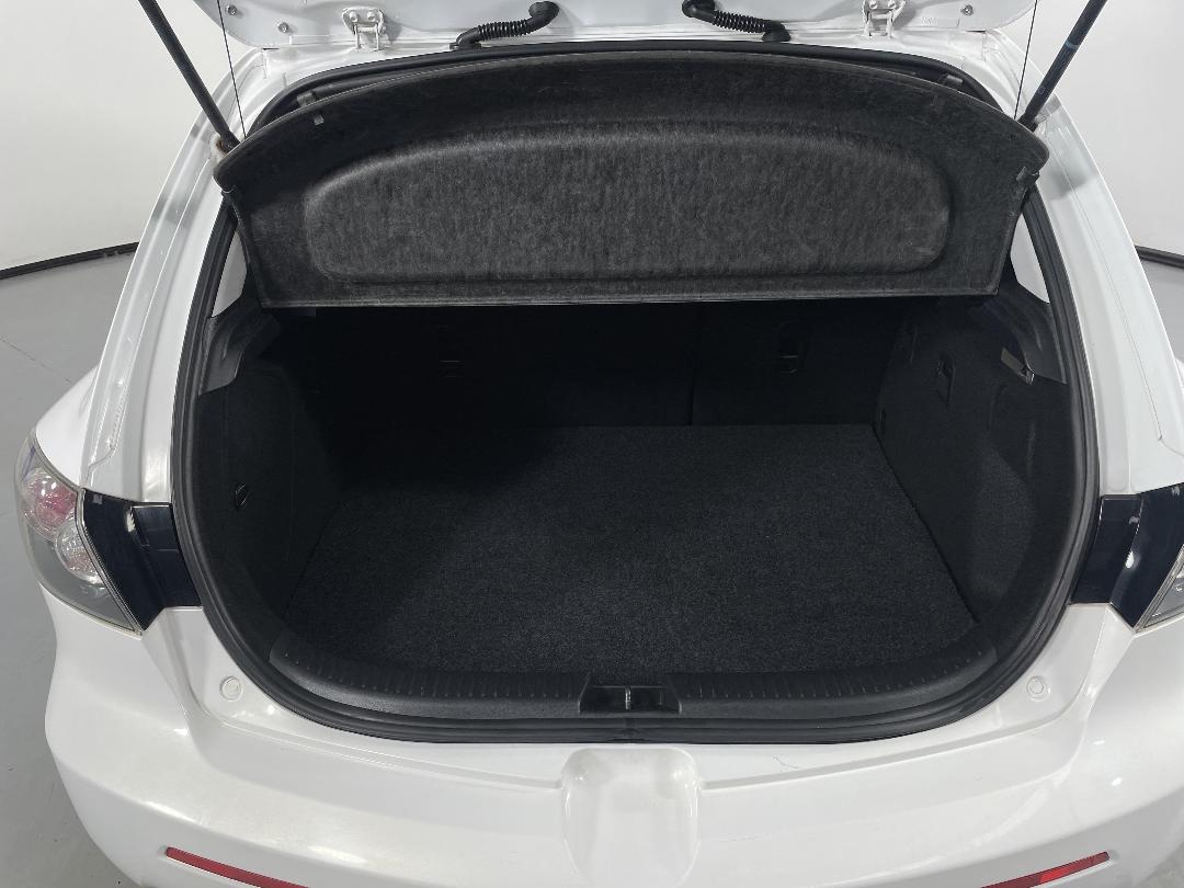 Photo '14' of Mazda Axela Photo '14' of Mazda Axela