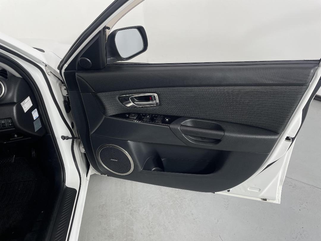 Photo '15' of Mazda Axela Photo '15' of Mazda Axela