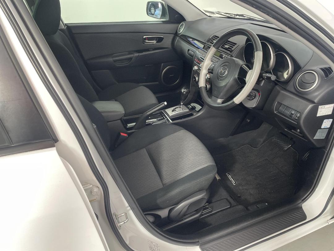 Photo '16' of Mazda Axela Photo '16' of Mazda Axela