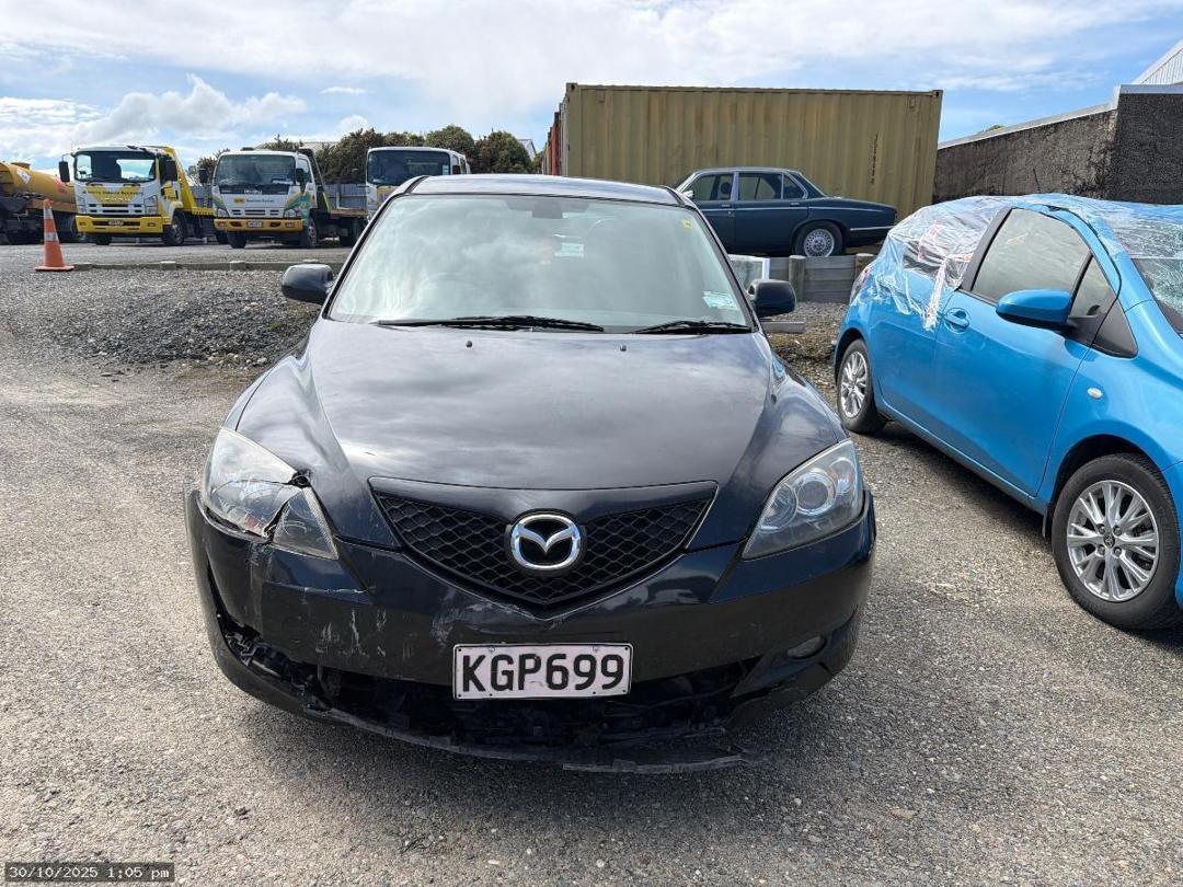 Photo '2' of Mazda Axela Photo '2' of Mazda Axela