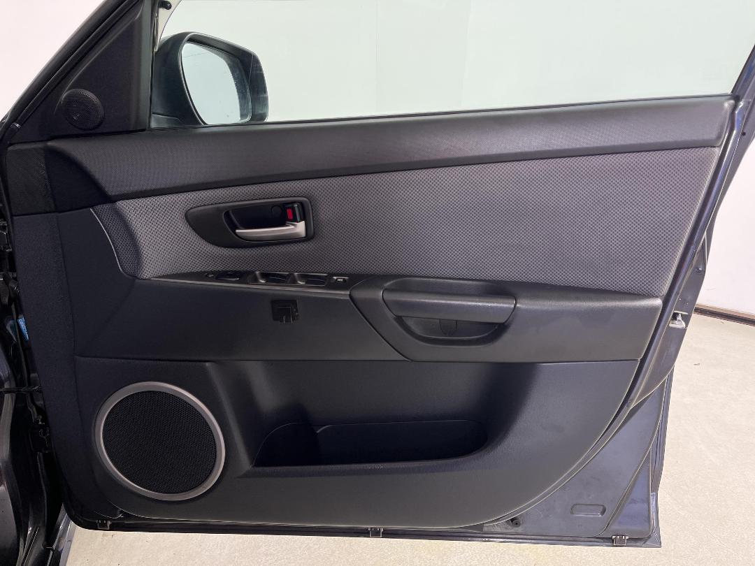 Photo '15' of Mazda Axela