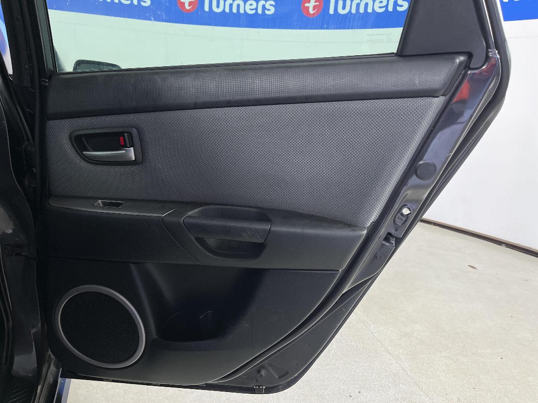 Photo '19' of Mazda Axela