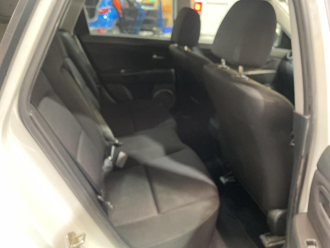 Photo '10' of Mazda Axela Photo '10' of Mazda Axela