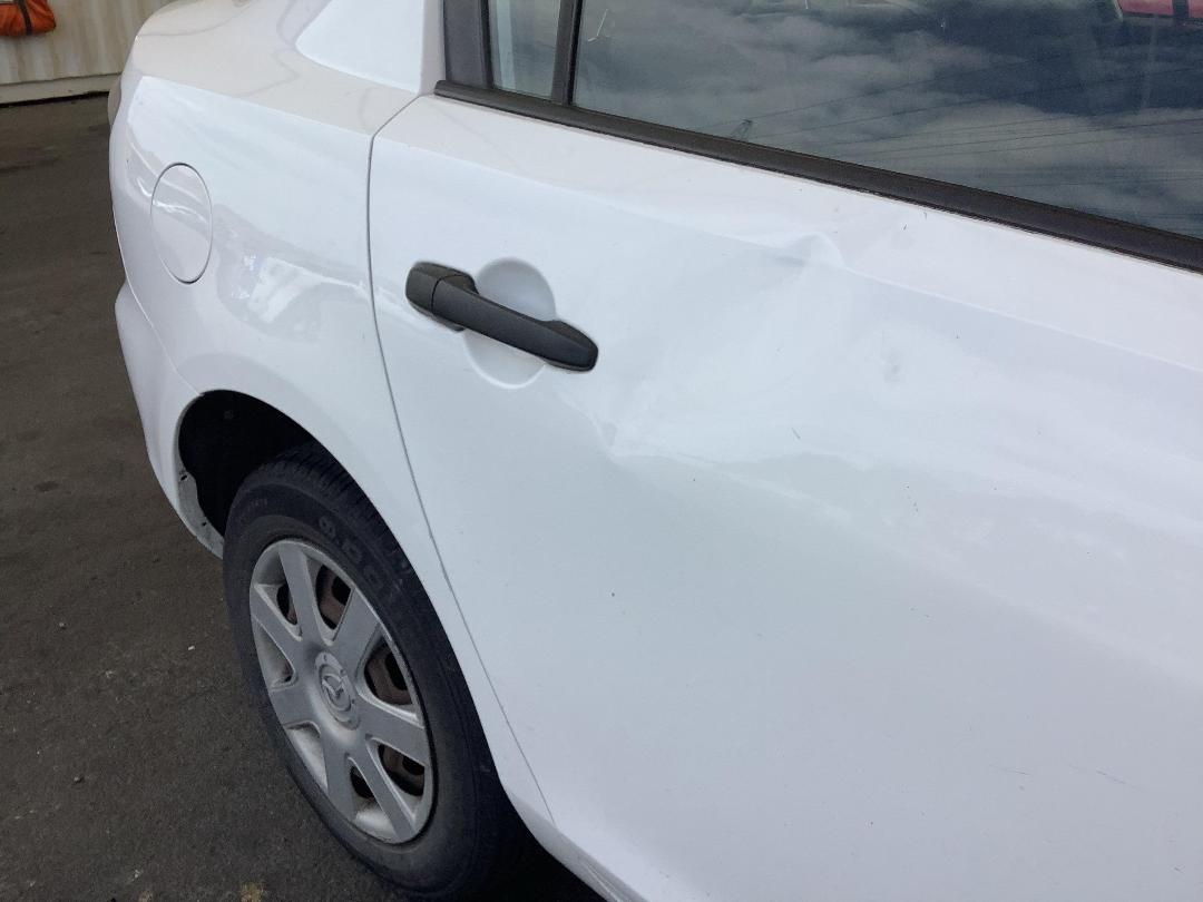 Photo '3' of Mazda Axela 15F