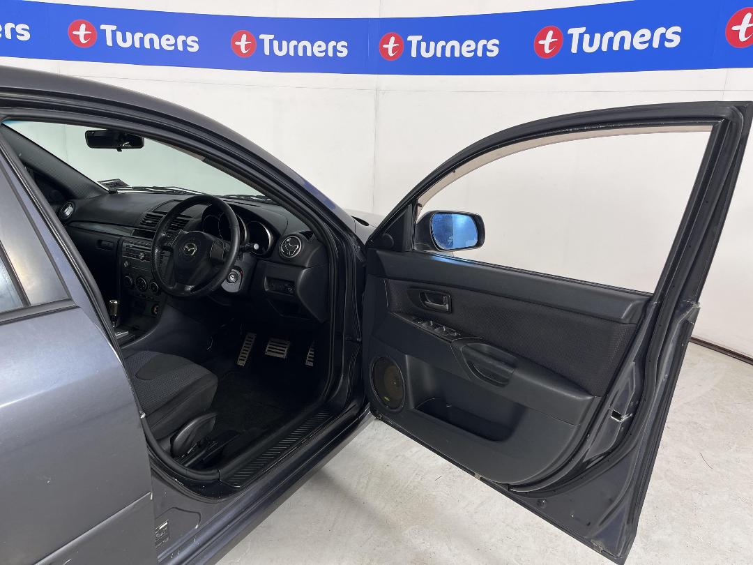 Photo '15' of Mazda Axela