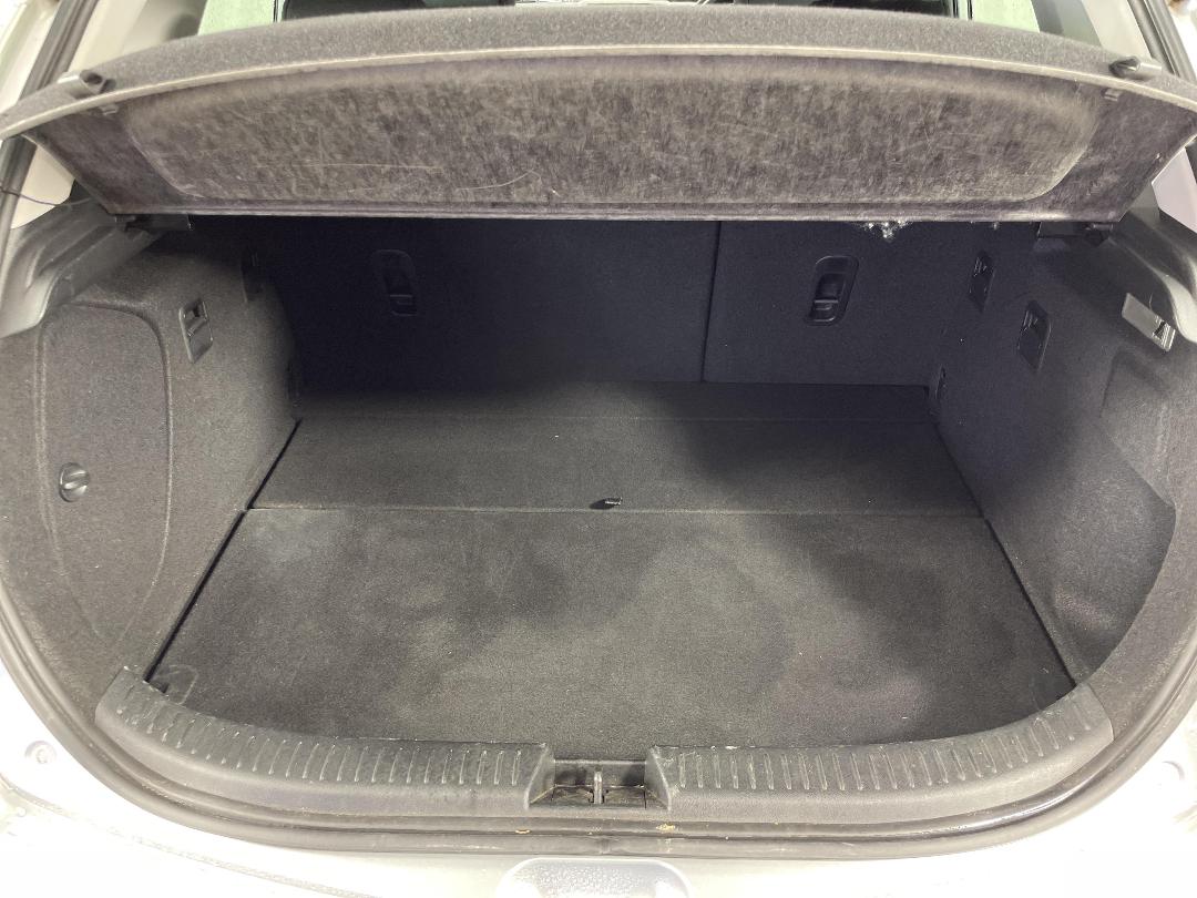 Photo '14' of Mazda Axela