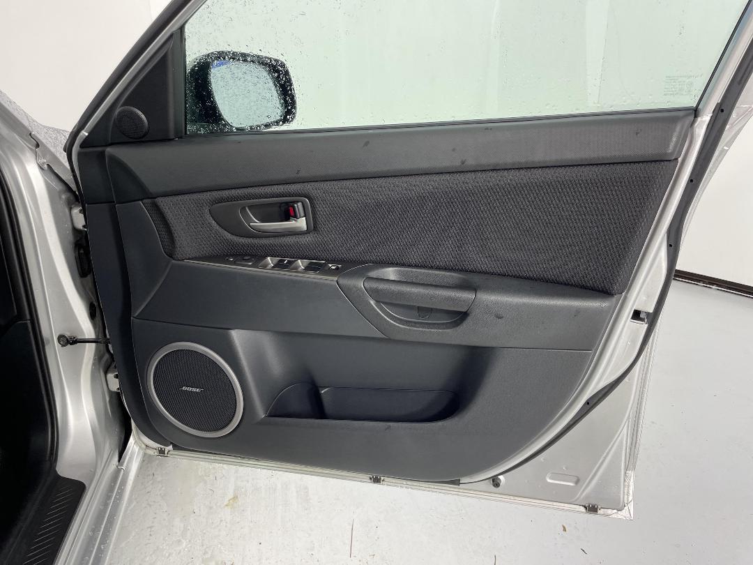 Photo '15' of Mazda Axela