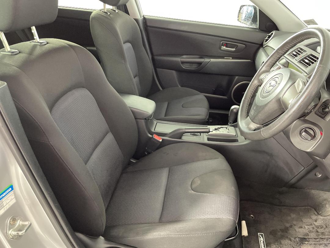 Photo '16' of Mazda Axela