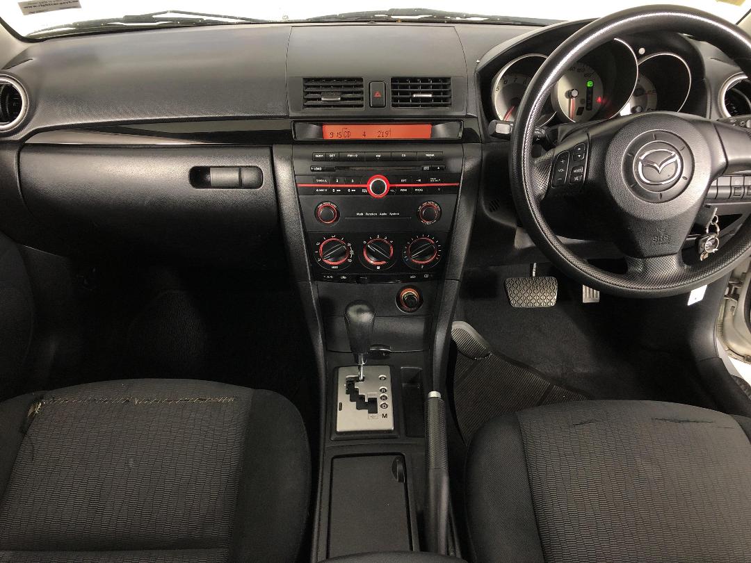 Photo '17' of Mazda Axela