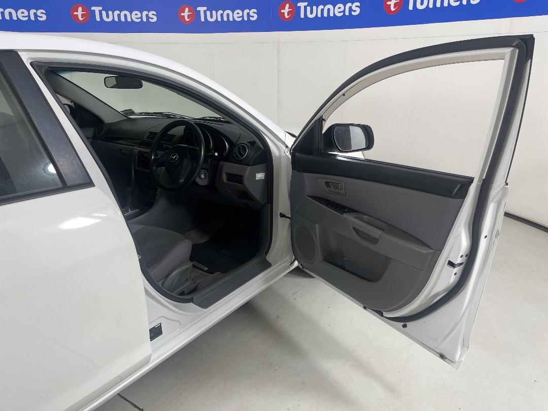 Photo '15' of Mazda Axela