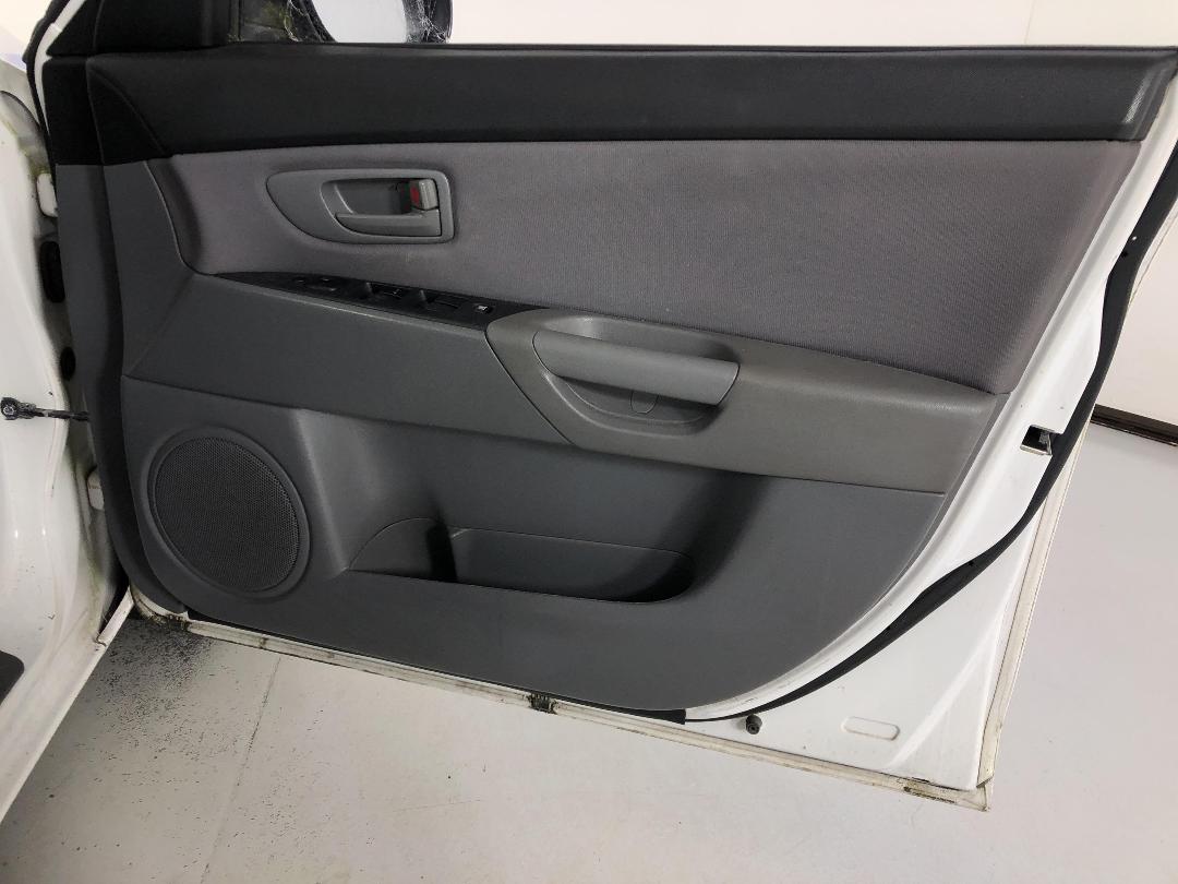 Photo '13' of Mazda Axela Photo '13' of Mazda Axela