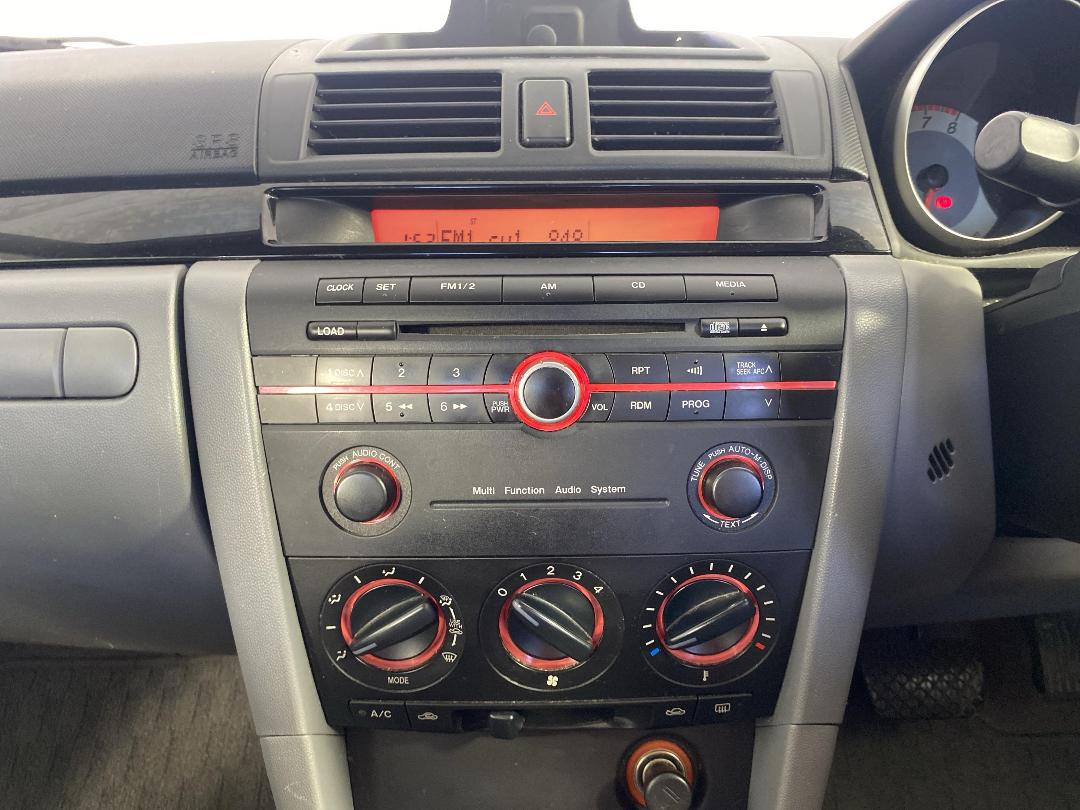 Photo '18' of Mazda Axela