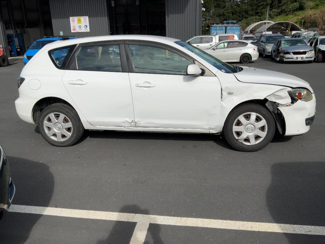 Photo '8' of Mazda Axela