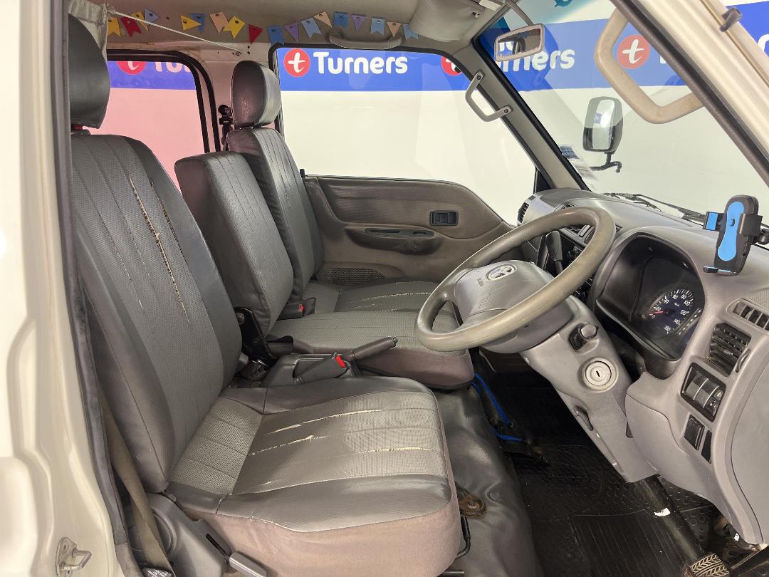 Photo '15' of Mazda Bongo Photo '15' of Mazda Bongo