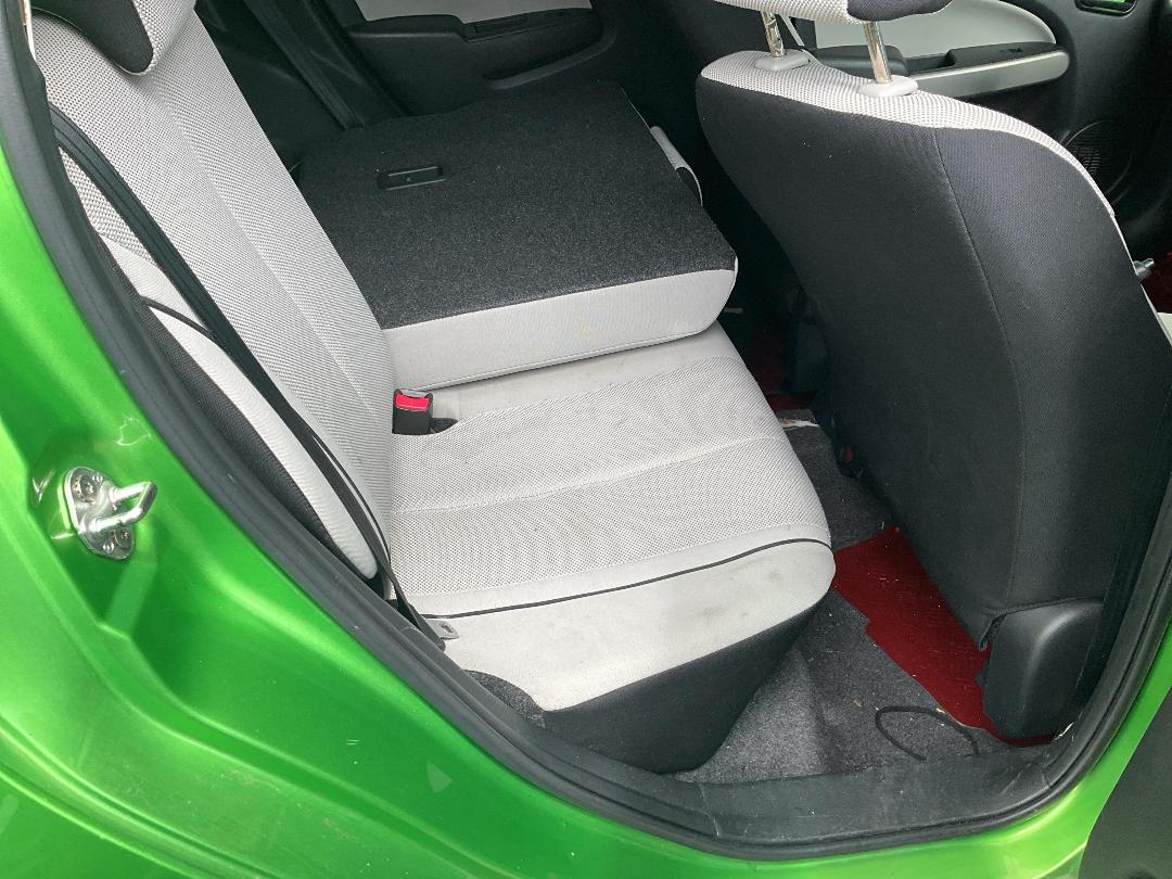 Photo '6' of Mazda Demio Photo '6' of Mazda Demio