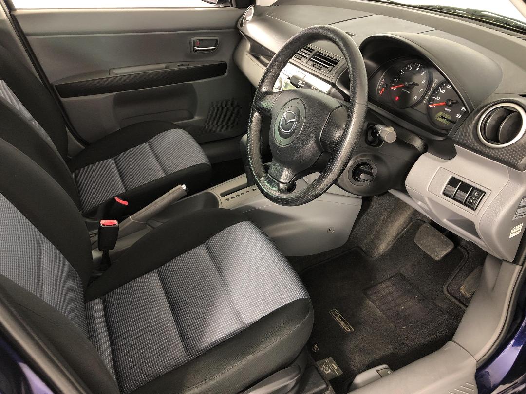 Photo '16' of Mazda Demio Photo '16' of Mazda Demio