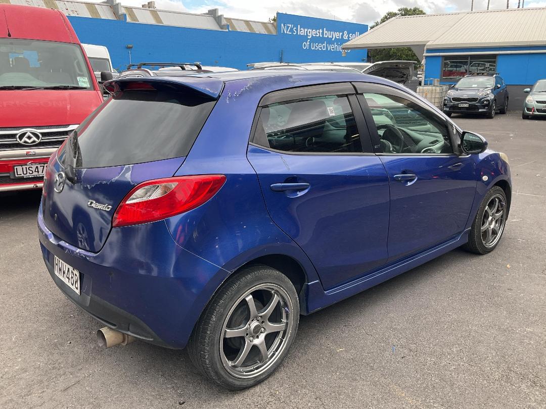 Photo '4' of Mazda Demio