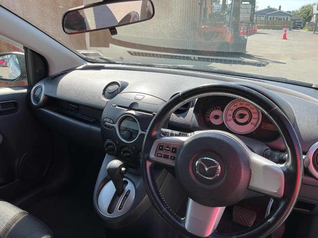 Photo '15' of Mazda Demio Photo '15' of Mazda Demio