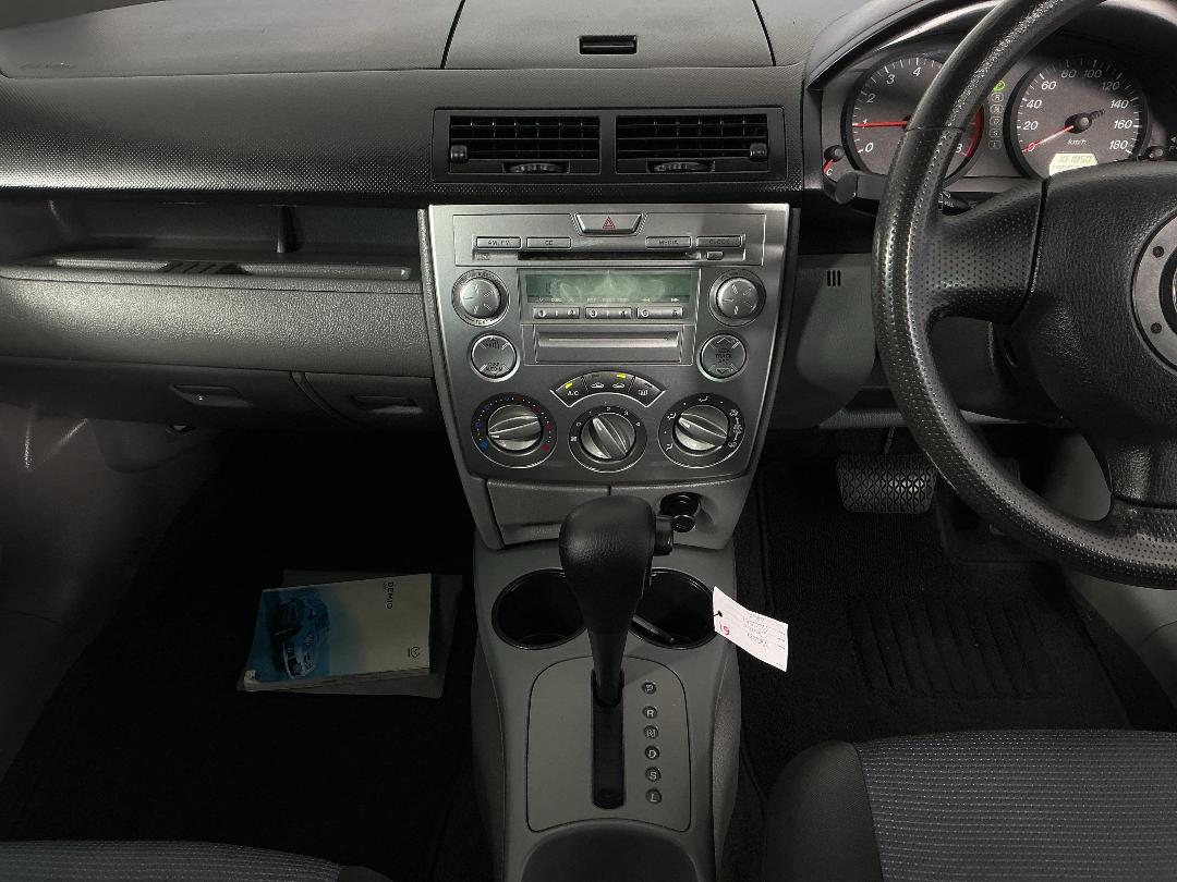 Photo '18' of Mazda Demio Photo '18' of Mazda Demio