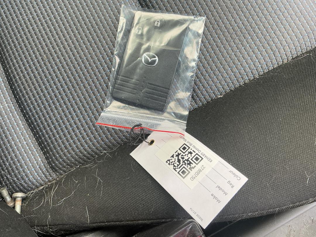 Photo '12' of Mazda Demio 1300