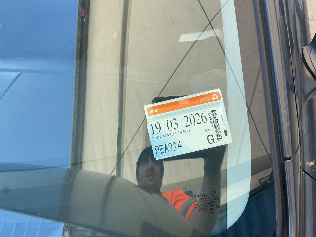 Photo '22' of Mazda Demio