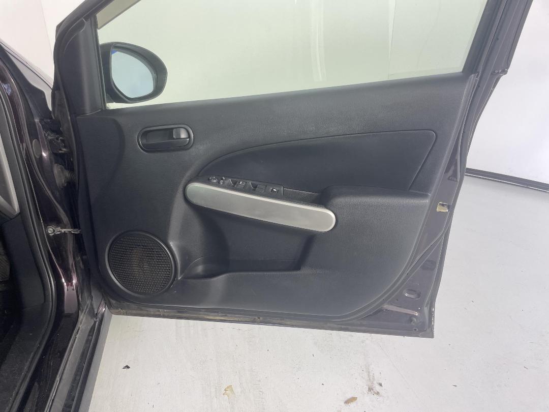 Photo '15' of Mazda Demio