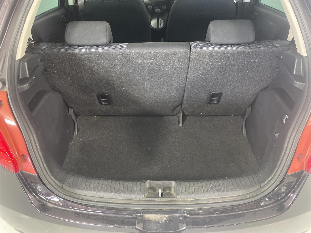 Photo '14' of Mazda Demio