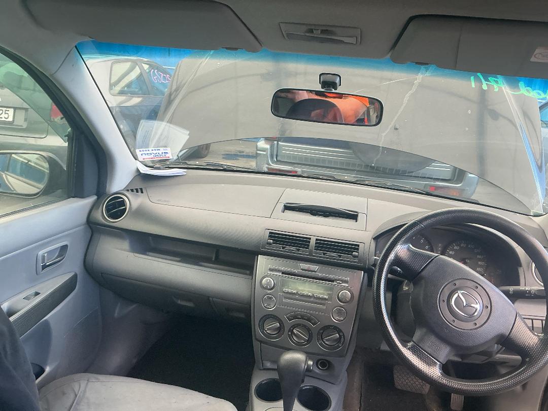 Photo '22' of Mazda Demio Photo '22' of Mazda Demio