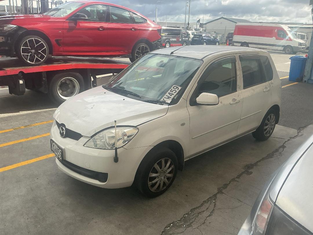 Photo '4' of Mazda Demio