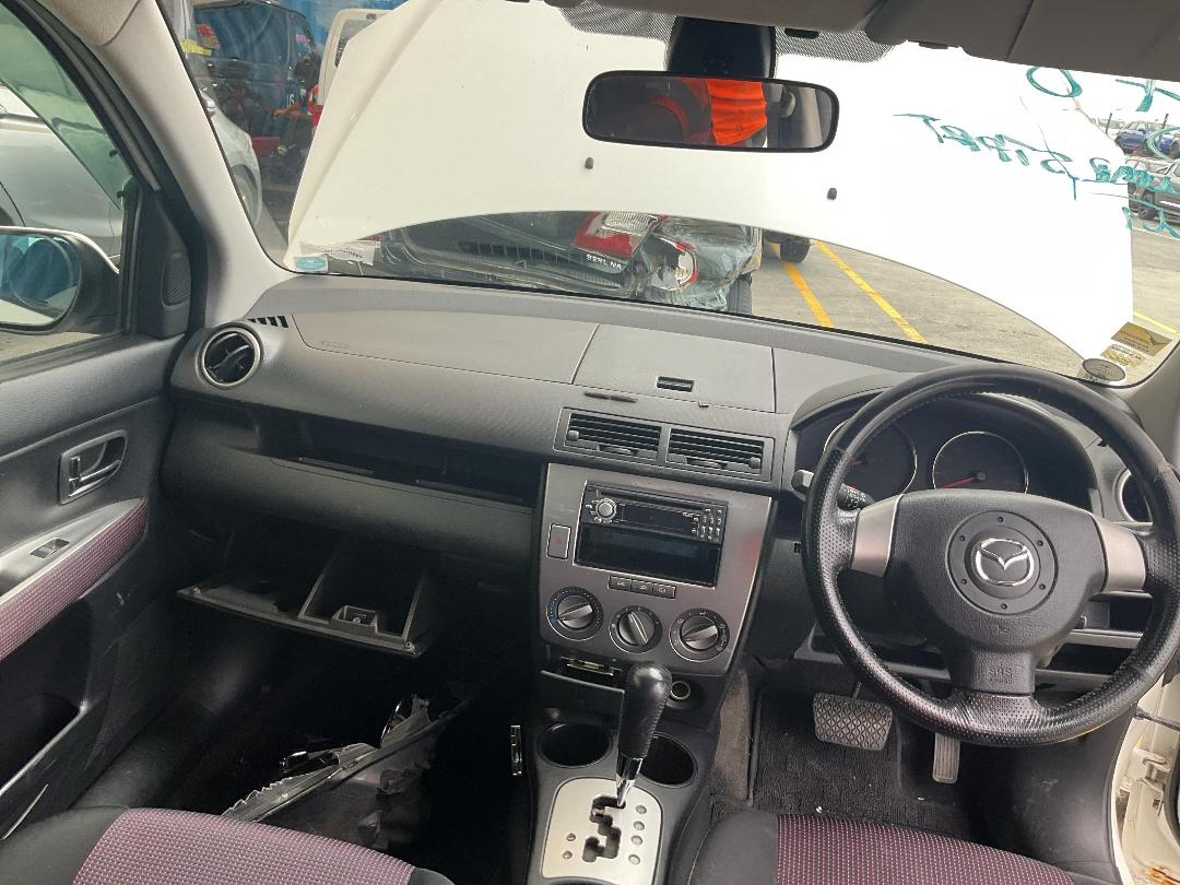 Photo '16' of Mazda Demio Photo '16' of Mazda Demio