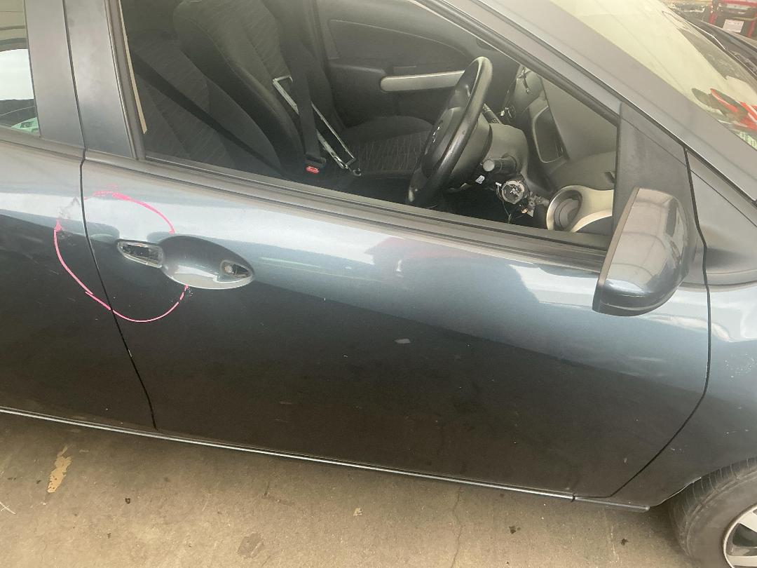 Photo '3' of Mazda Demio Photo '3' of Mazda Demio