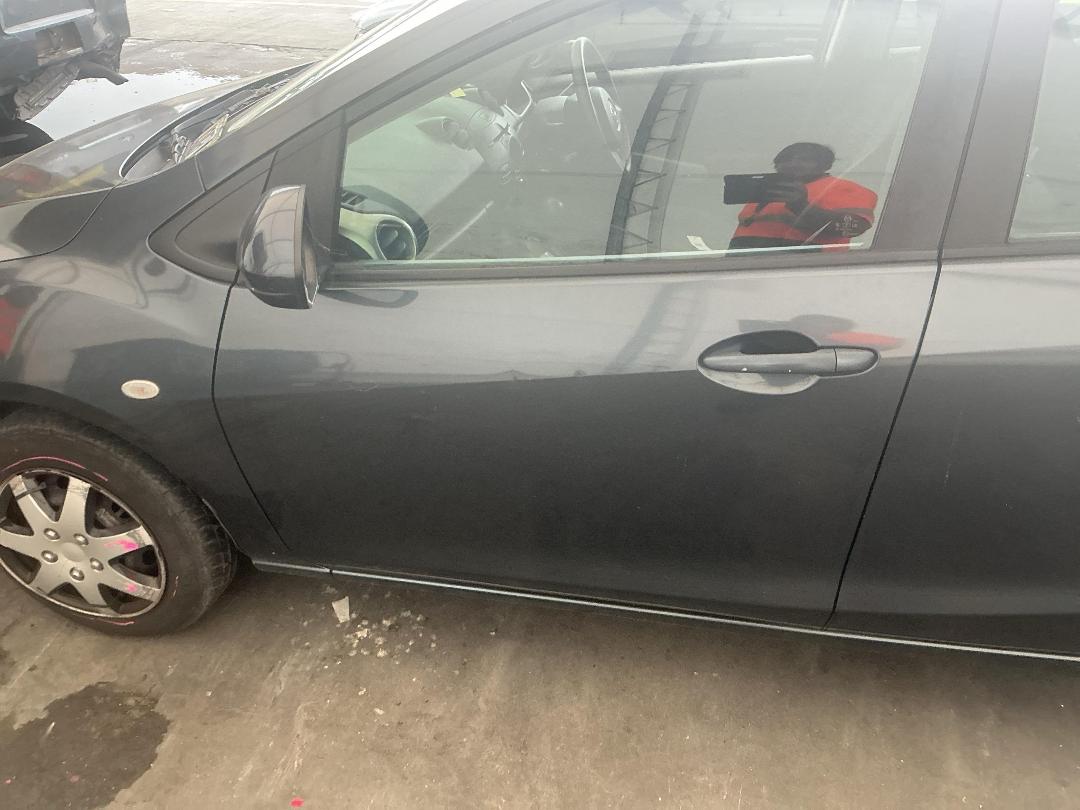 Photo '7' of Mazda Demio Photo '7' of Mazda Demio