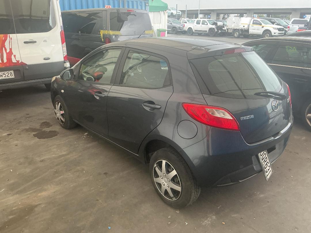 Photo '8' of Mazda Demio Photo '8' of Mazda Demio