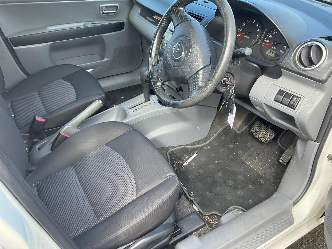 Photo '12' of Mazda Demio Photo '12' of Mazda Demio