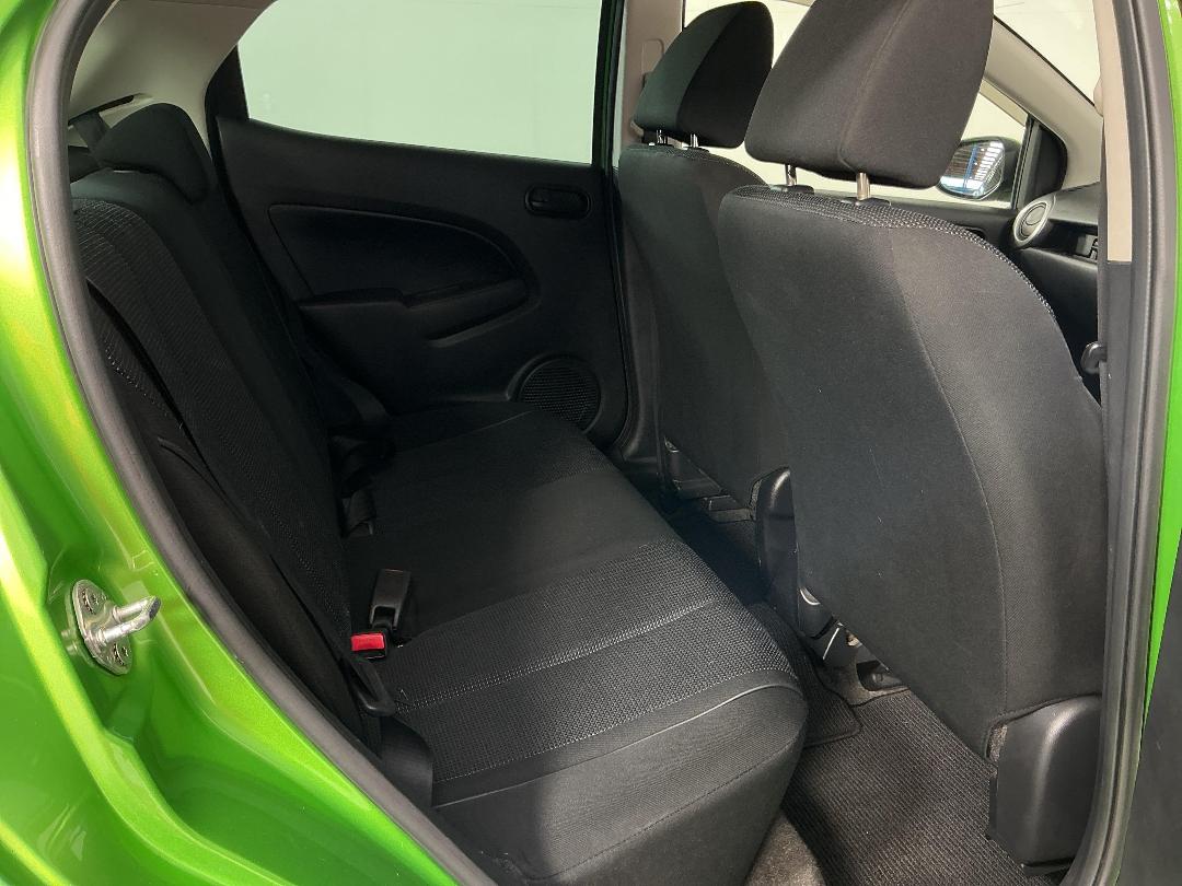 Photo '20' of Mazda Demio