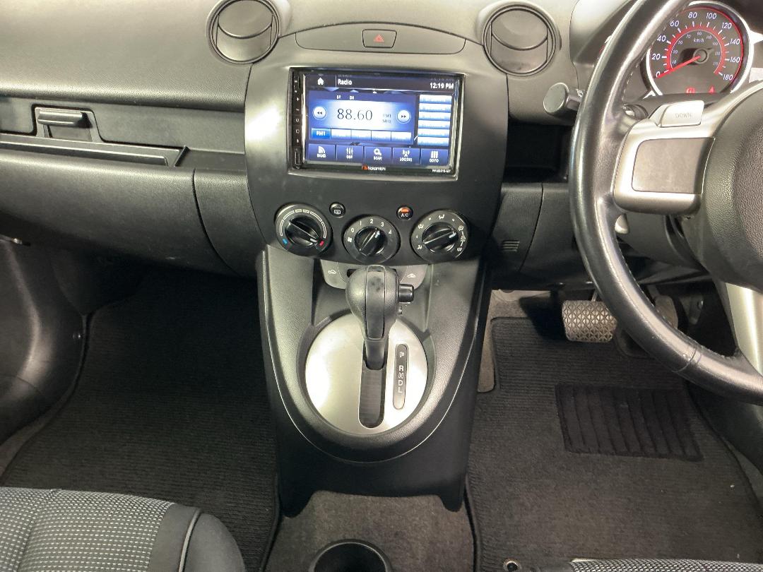 Photo '18' of Mazda Demio