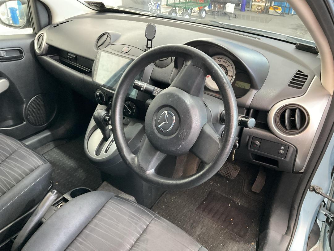 Photo '22' of Mazda Demio 1500 Photo '22' of Mazda Demio 1500