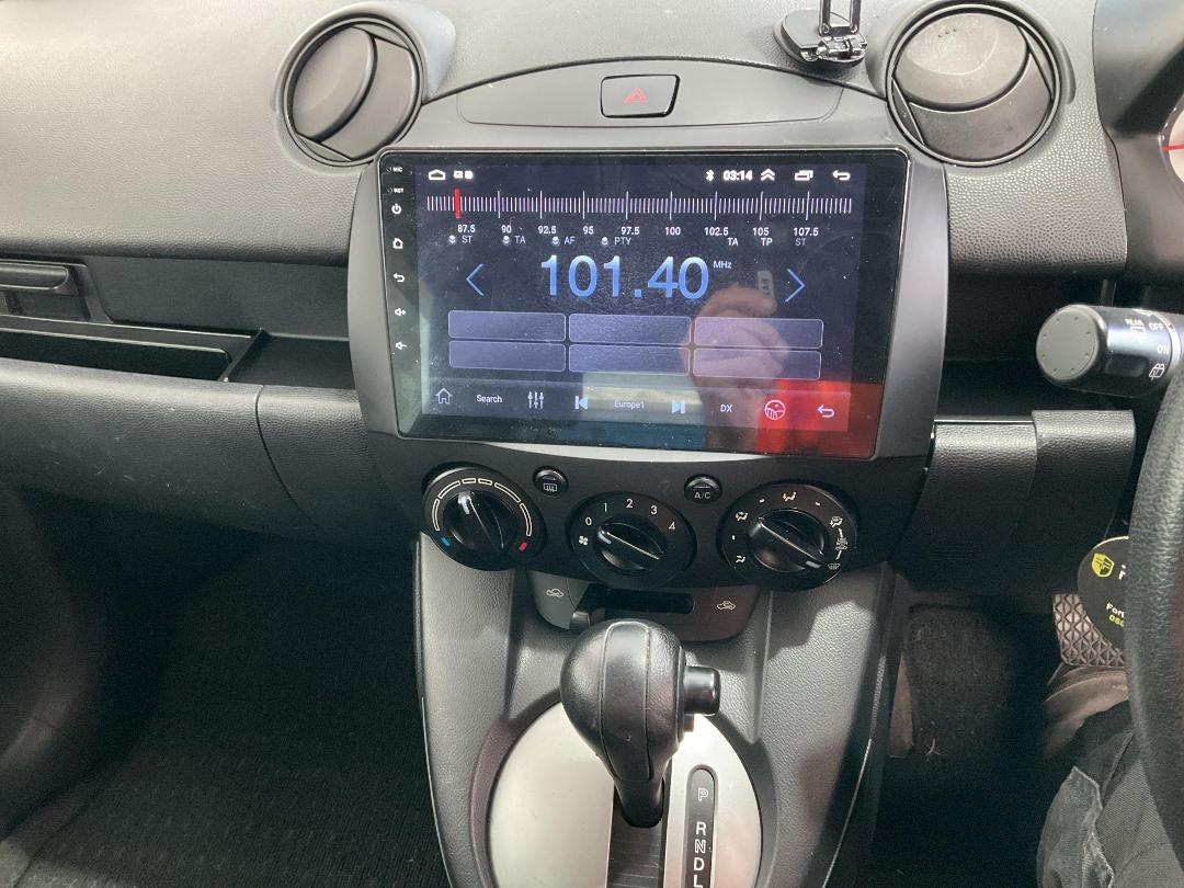 Photo '24' of Mazda Demio 1500 Photo '24' of Mazda Demio 1500