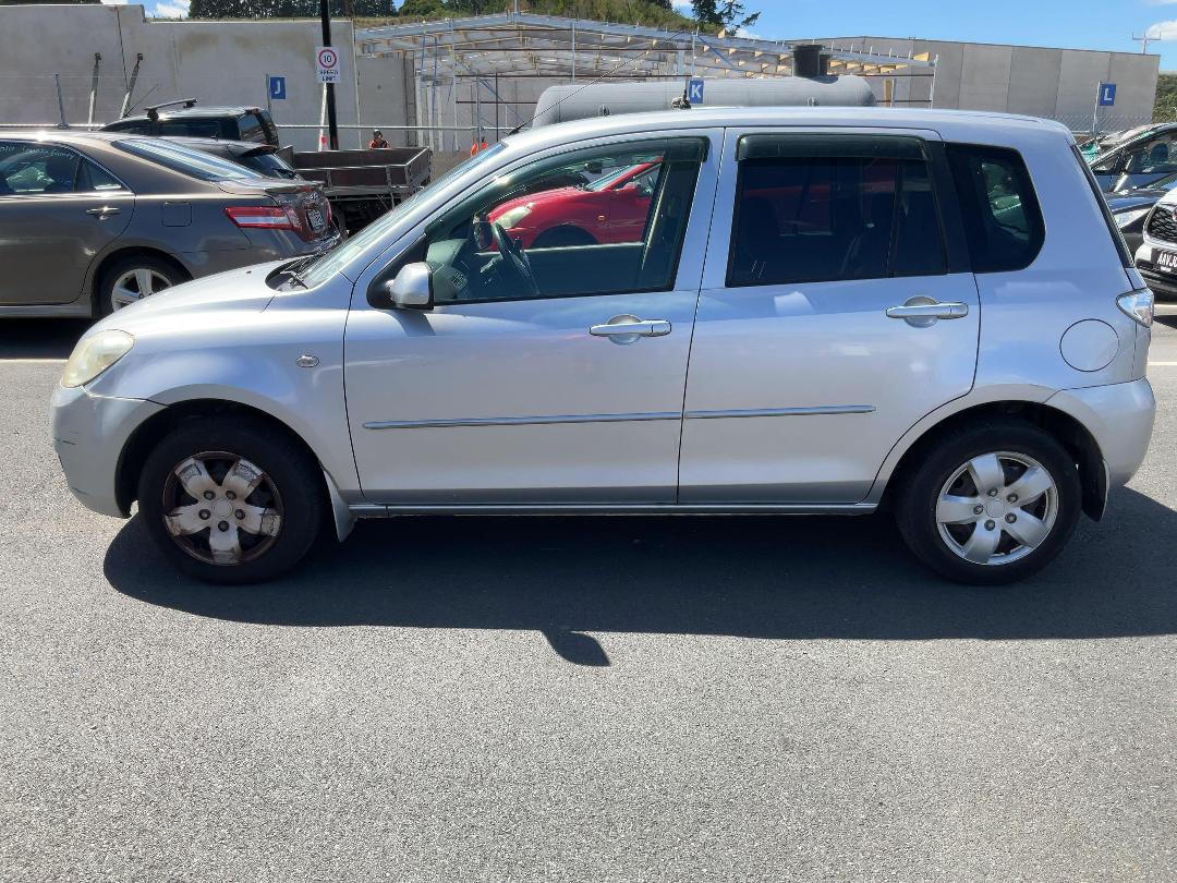 Photo '4' of Mazda Demio