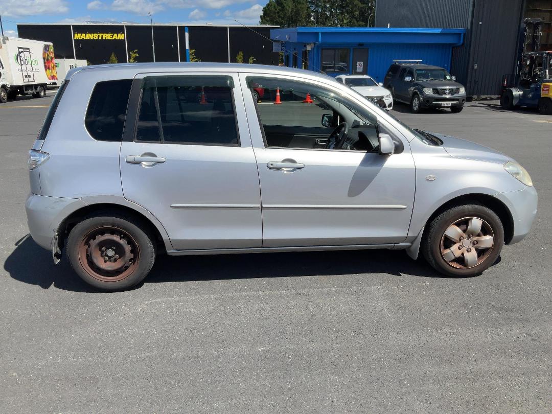 Photo '8' of Mazda Demio