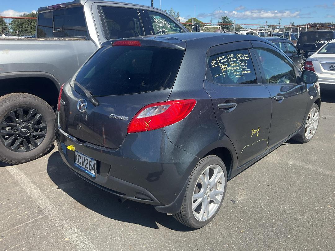 Photo '4' of Mazda Demio