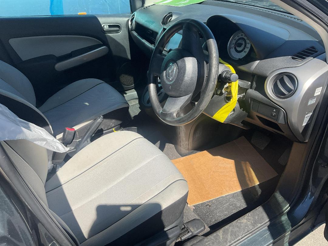 Photo '11' of Mazda Demio