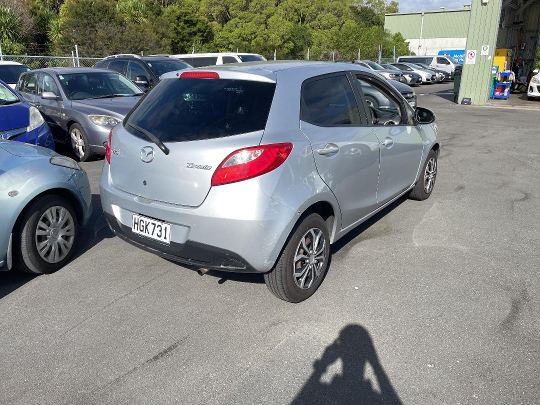 Photo '4' of Mazda Demio