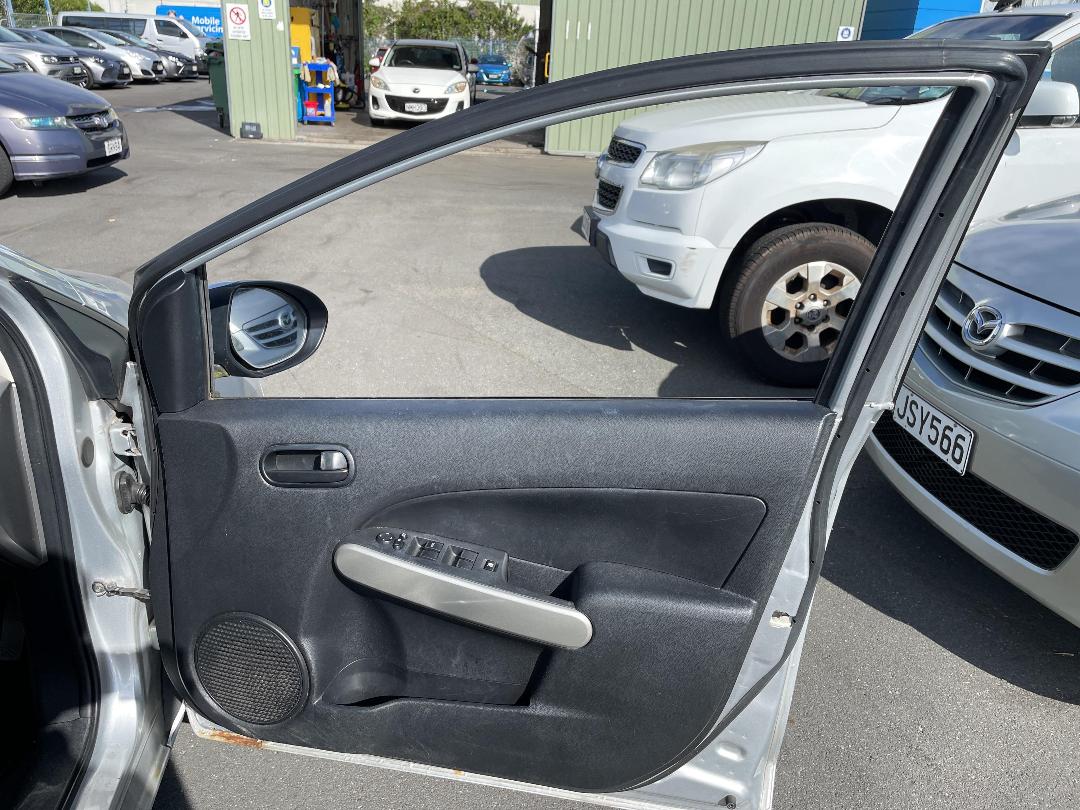 Photo '9' of Mazda Demio