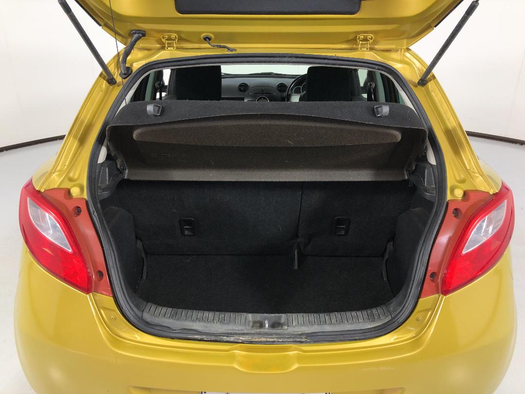 Photo '14' of Mazda Demio